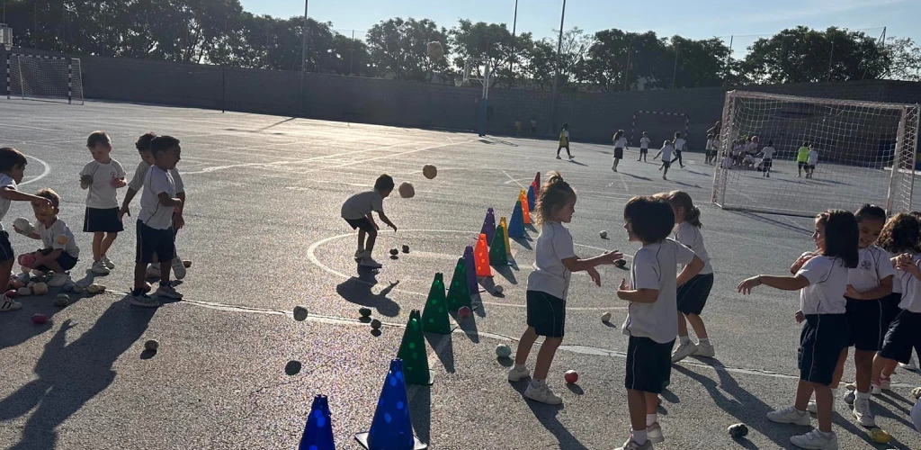 Patio e instalaciones deportivas